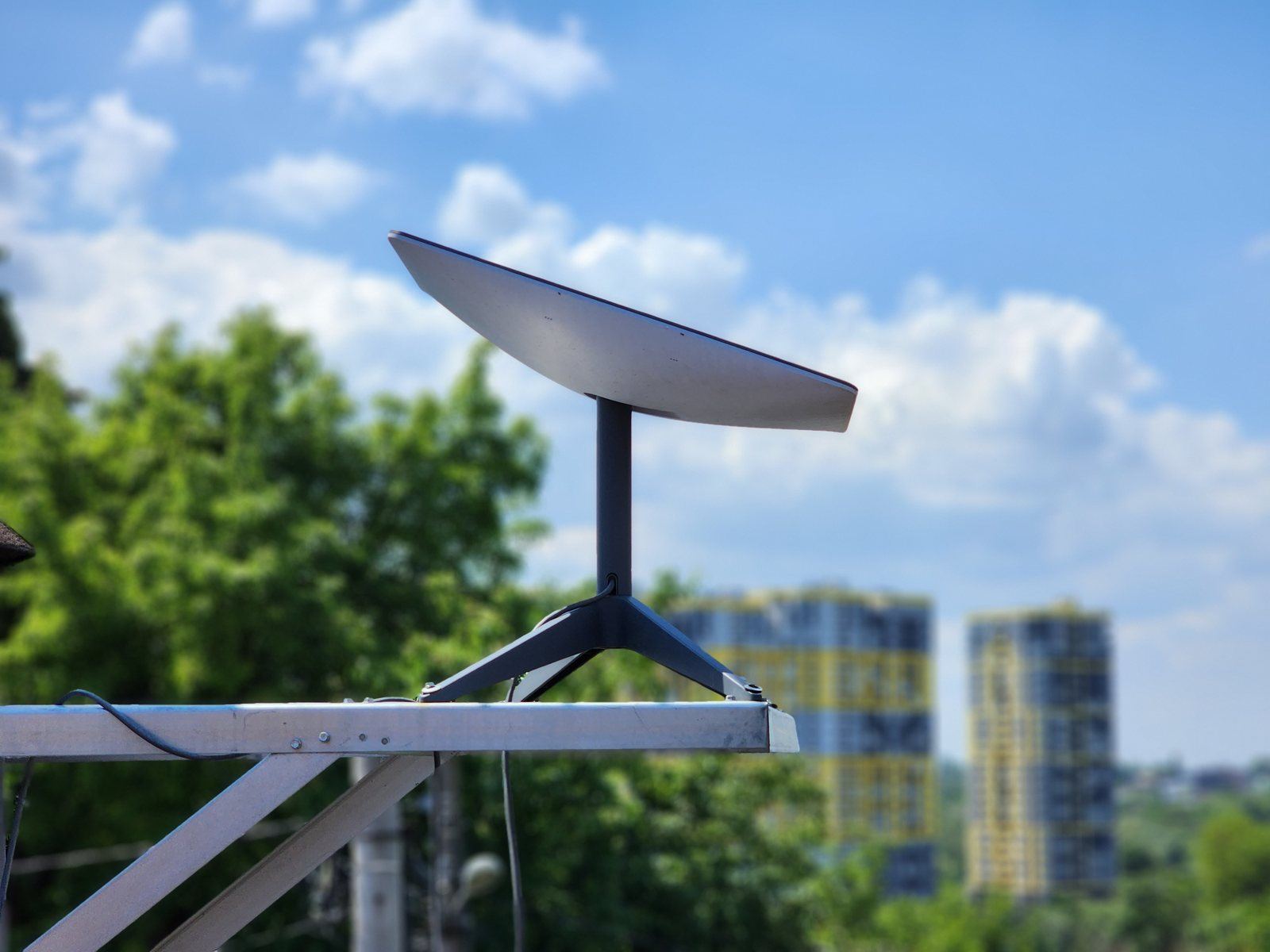 Starlink antenna on an outdoor mount; photograph reused from the current DCI TECH USA website